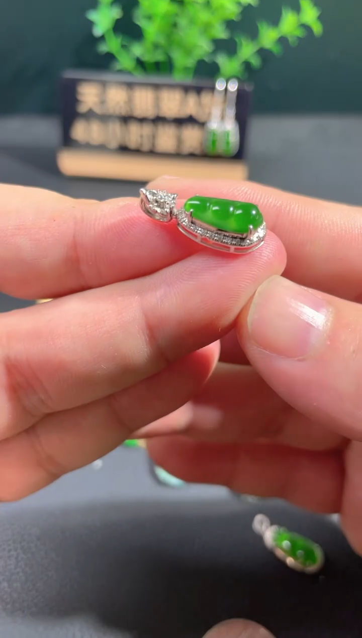 【闪购商品】翡翠颈饰18K金镶嵌翡翠