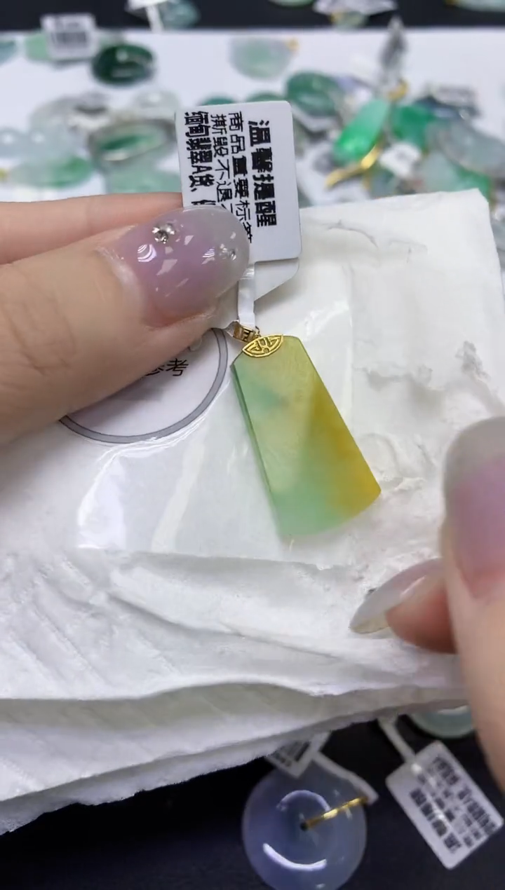 颈饰18K金镶嵌翡翠天然缅甸翡翠A货百元以上9元证书费自理