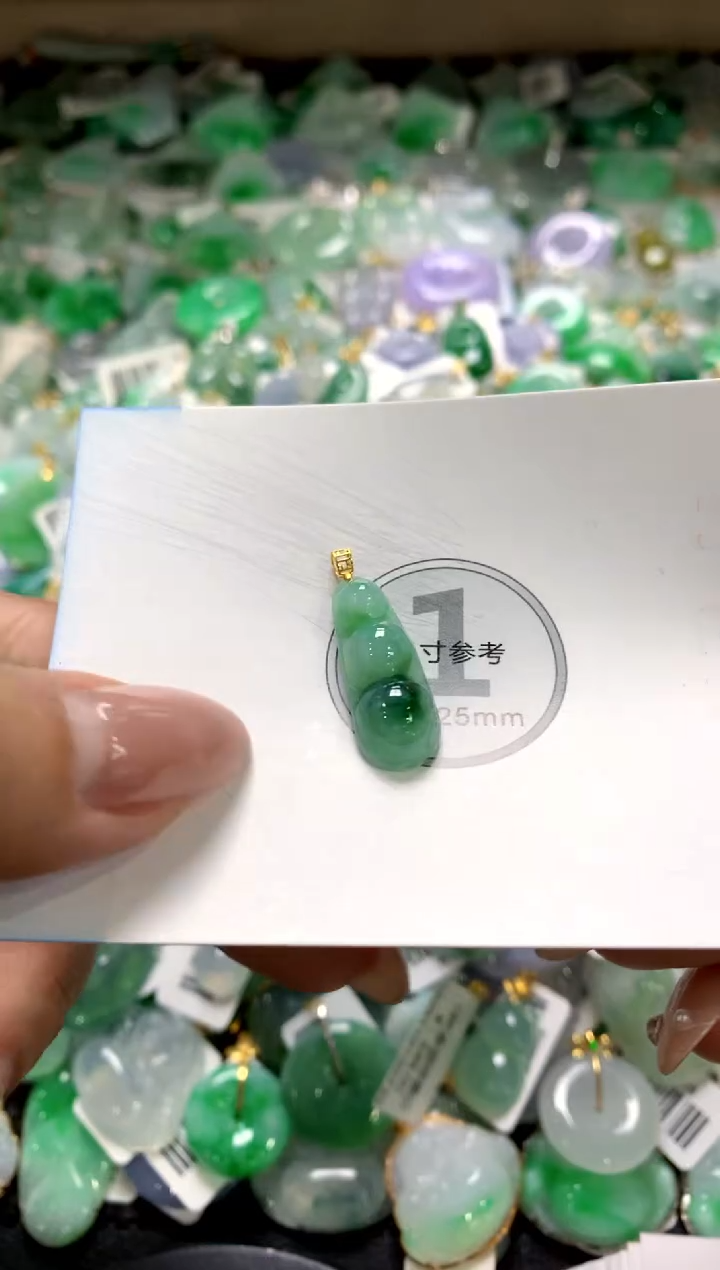 颈饰18K金镶嵌翡翠1111111111111111