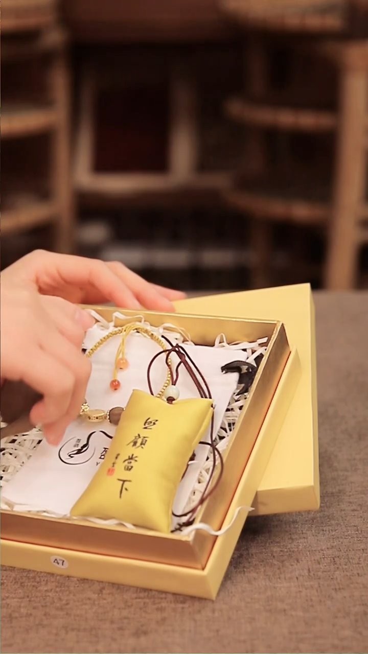 合香47：胜兰衣香手串+香包+饺子香塑摆件