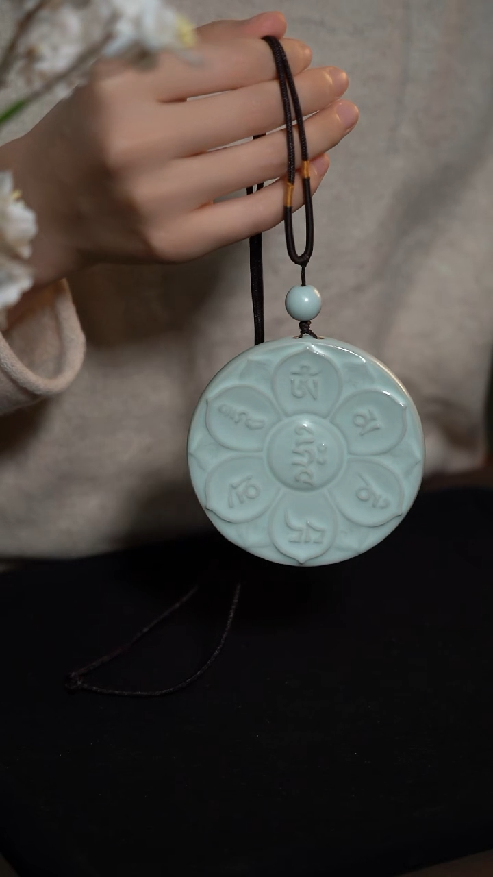 摆件开片款六字真言吊坠1个