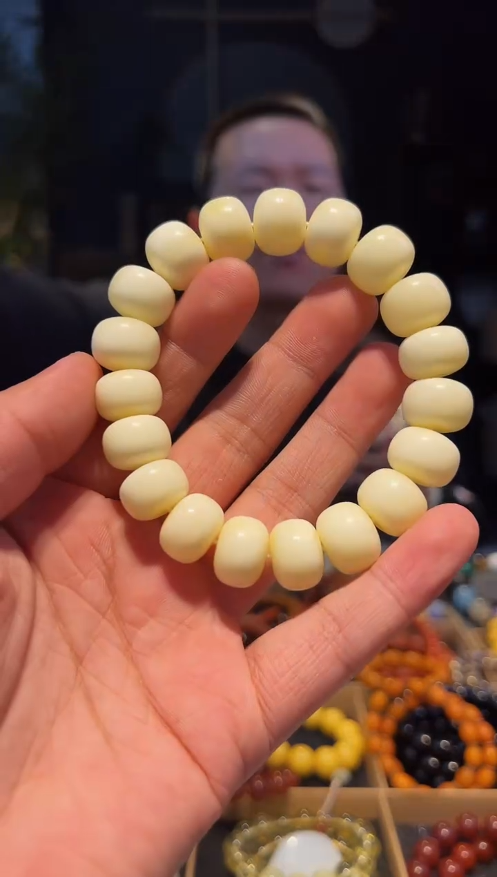 【闪购商品】蜜蜡手串未镶嵌15+(瓷白蜡)