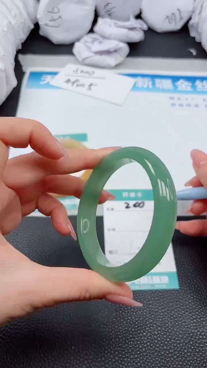 【闪购商品】石英质玉手镯未镶嵌A200