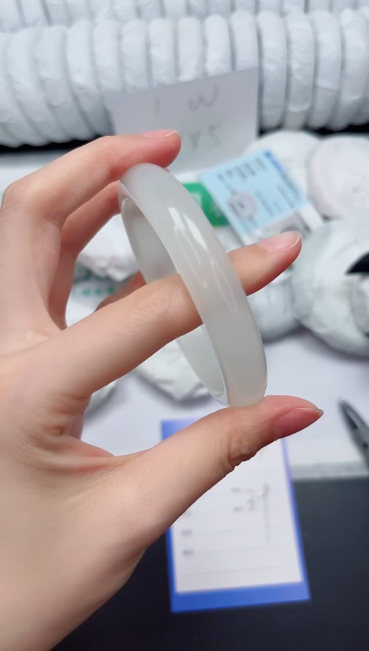 未镶嵌手镯石英质玉73-60.7BYG  T