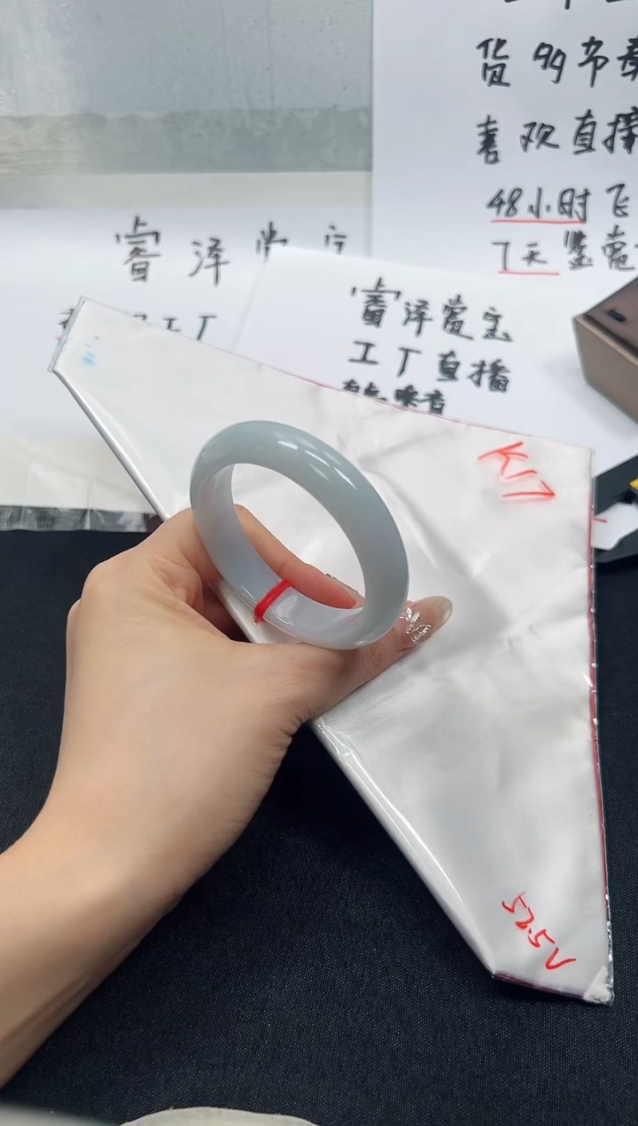 翡翠手镯未镶嵌K17 圈口52-53