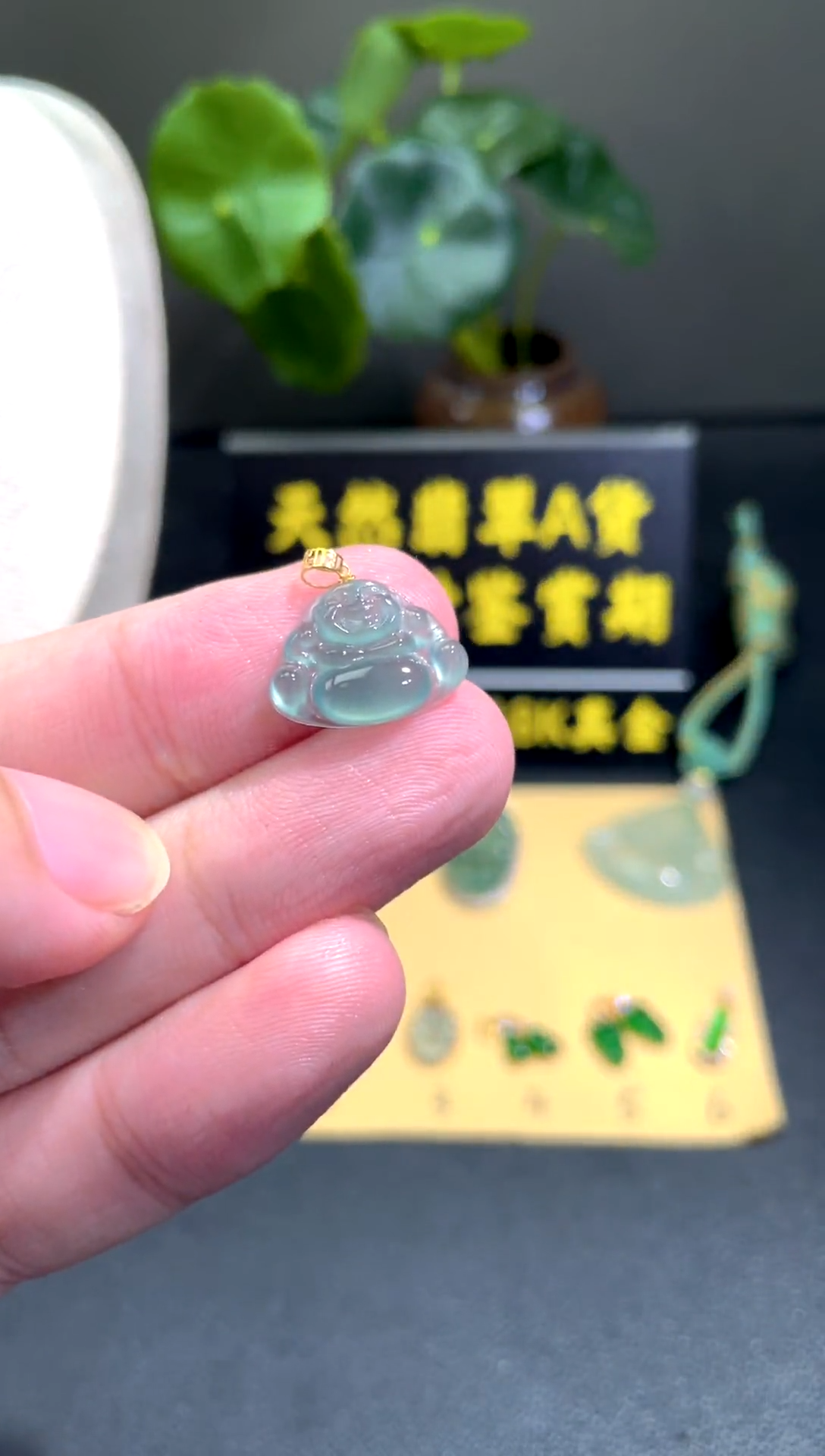 颈饰18K金镶嵌翡翠翡翠A货
