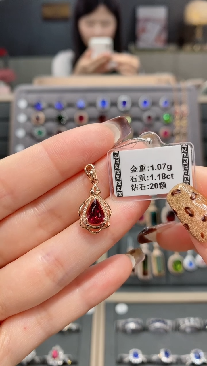 【闪购商品】碧玺颈饰18K金镶嵌1.18   