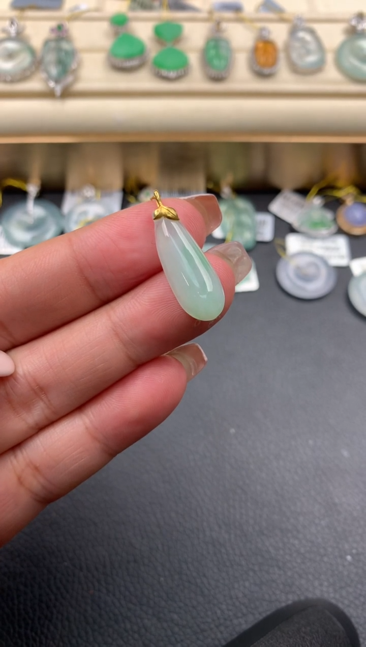 【闪购商品】翡翠颈饰18K金镶嵌D666