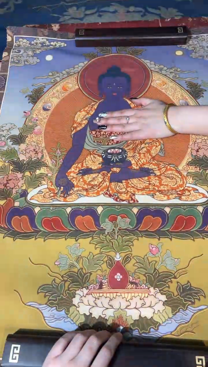 卷轴画龙妹的唐卡tk16