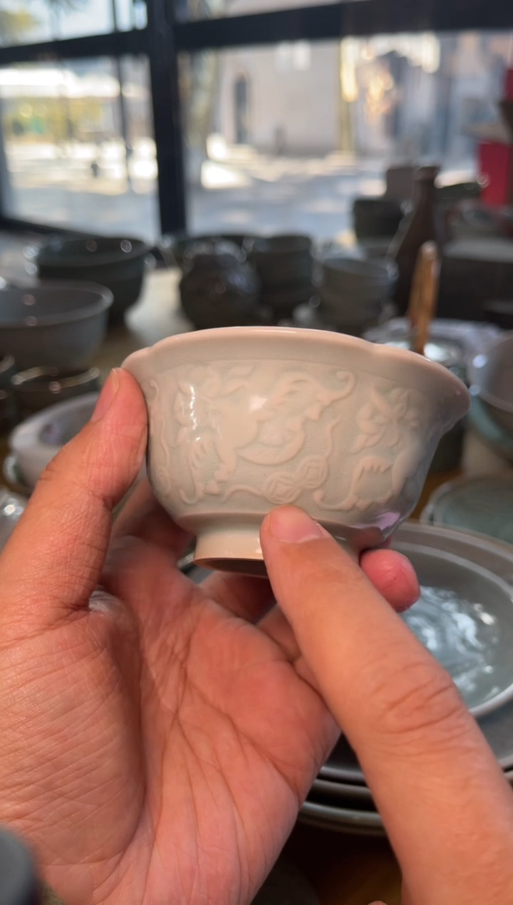 中式微瑕天青五福花口杯1只