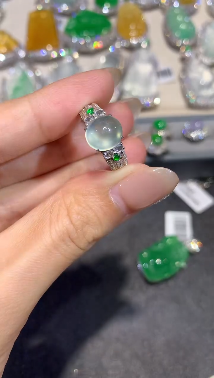 【闪购商品】翡翠戒指18K金镶嵌q459   