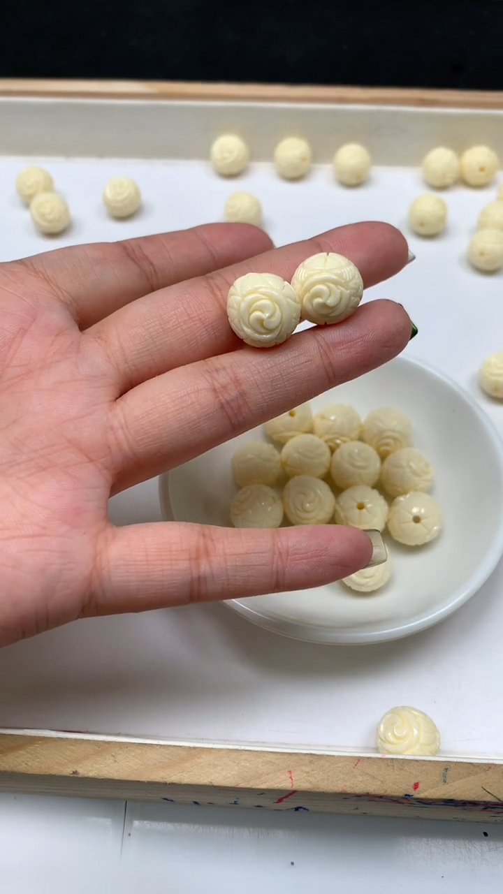 菩提散珠E893牙牙 果 玫瑰花珠 14mm 2个5.8元