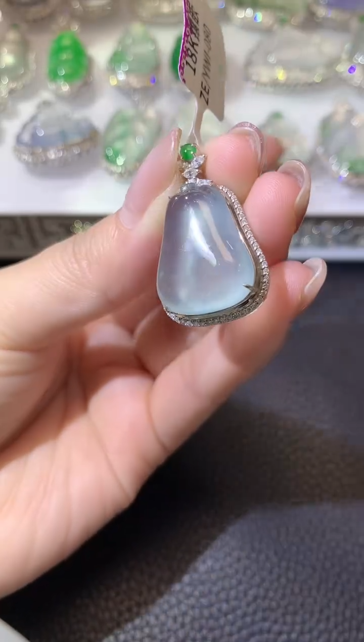 【闪购商品】翡翠吊坠(不含链)18K金镶嵌e328