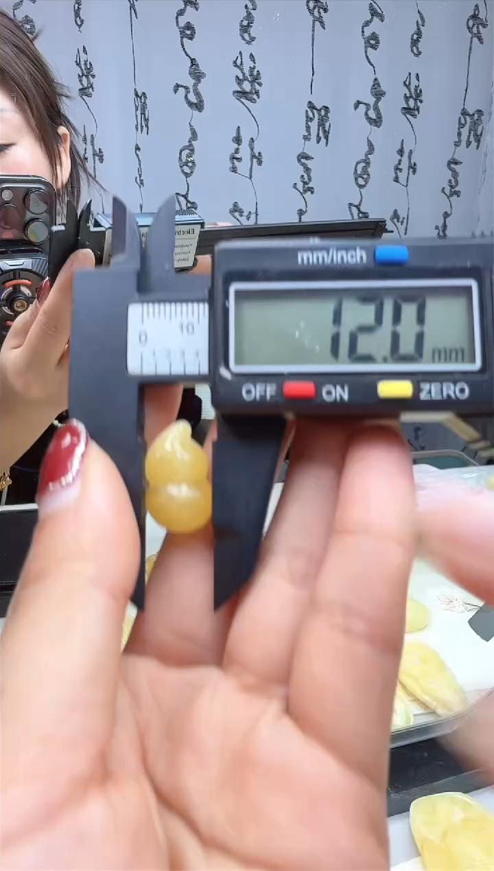 【闪购商品】琥珀裸石未镶嵌葫芦