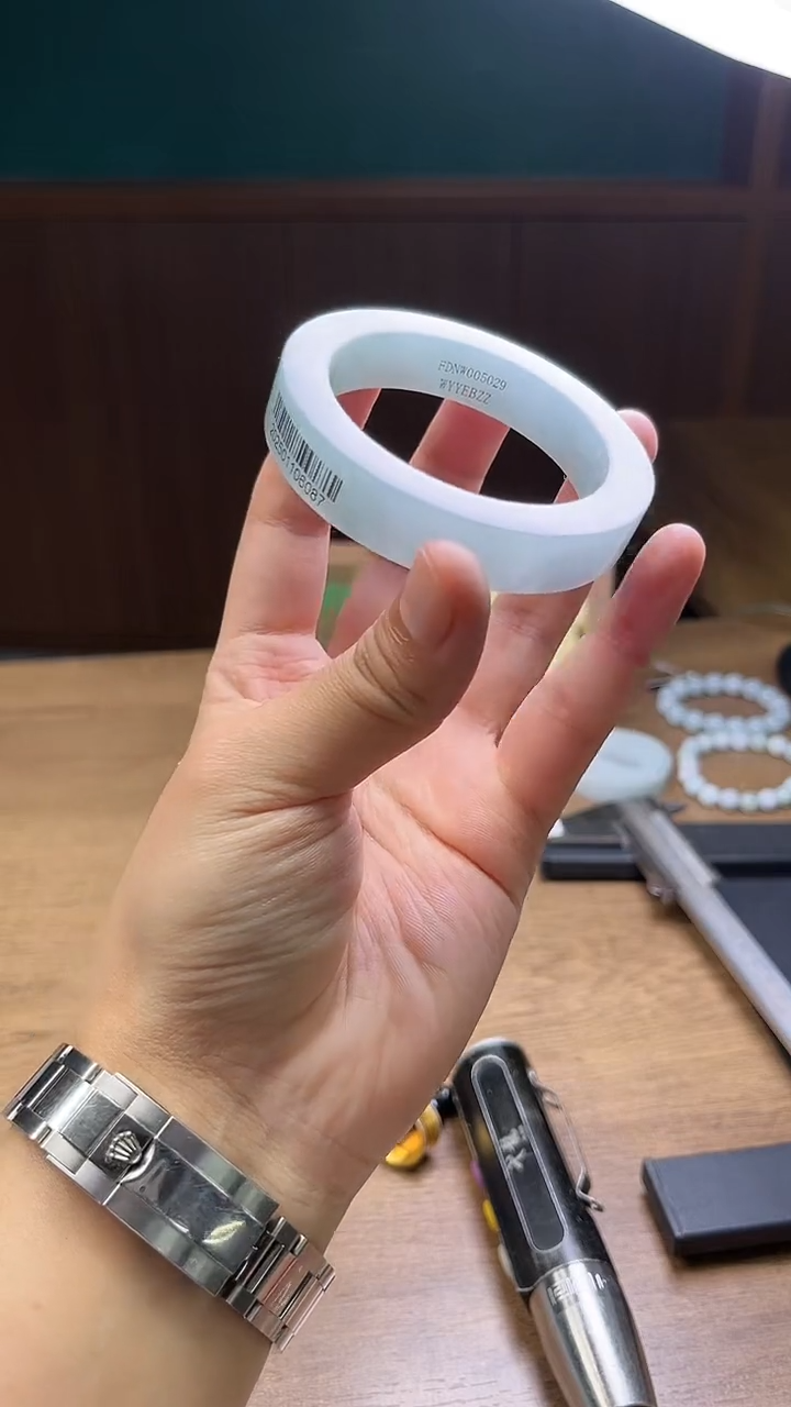 未镶嵌手镯定制翡翠樱****子定制