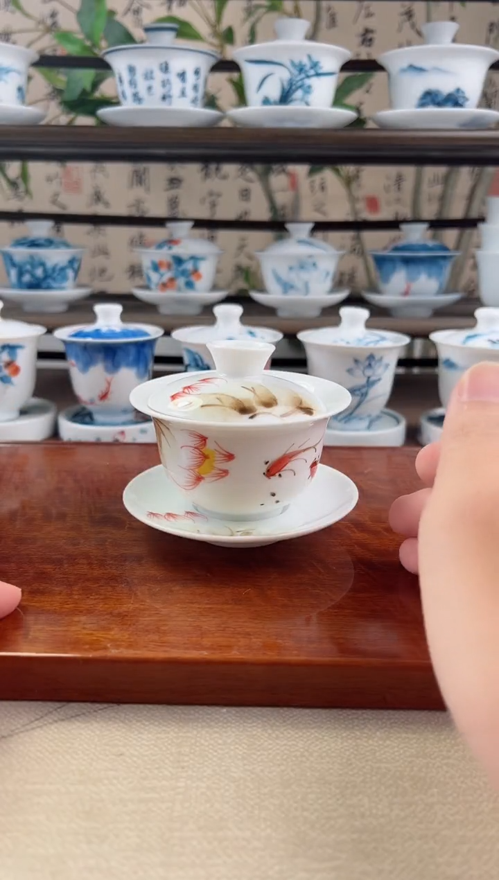 微瑕红鱼荷花130ml三才盖碗