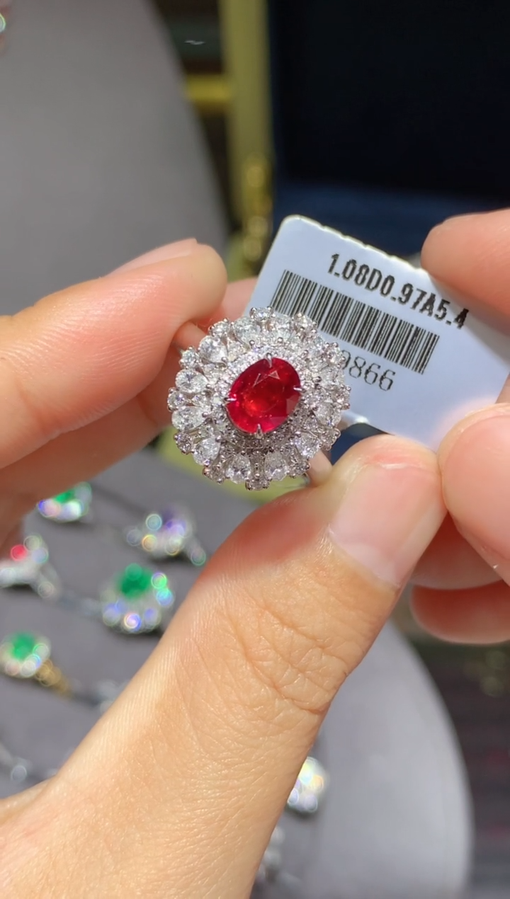【闪购商品】红宝石戒指18K金镶嵌1.08CT 无烧鸽血红