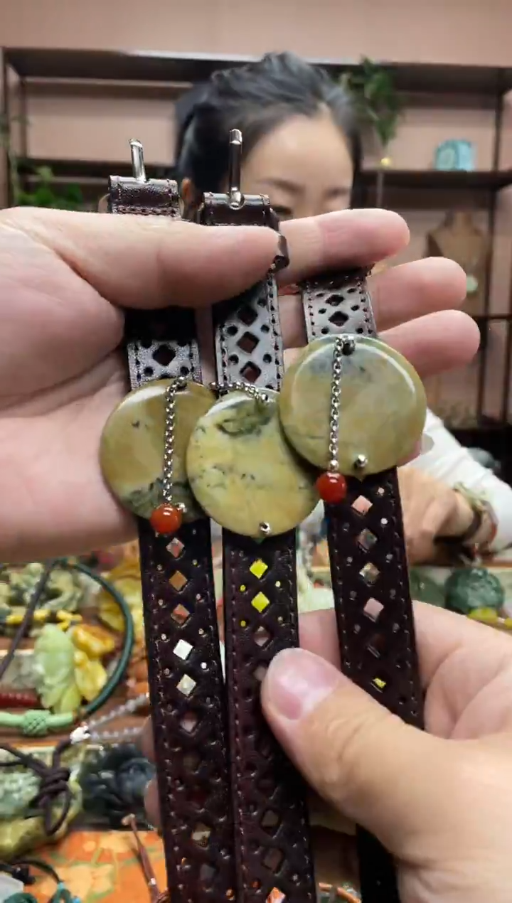 未镶嵌岫玉吊坠多样性发货发其中之一