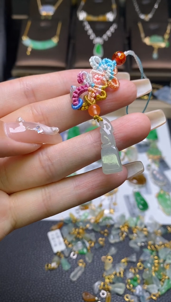 翡翠未镶嵌颈饰净货37676