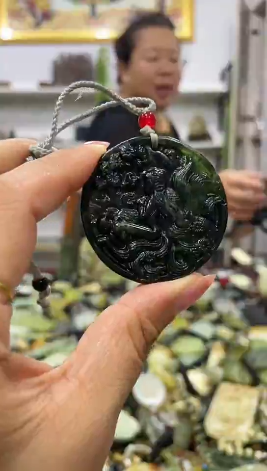 岫玉未镶嵌吊坠 