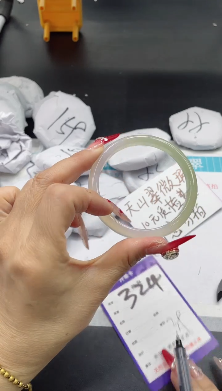 【闪购商品】石英质玉手镯未镶嵌324