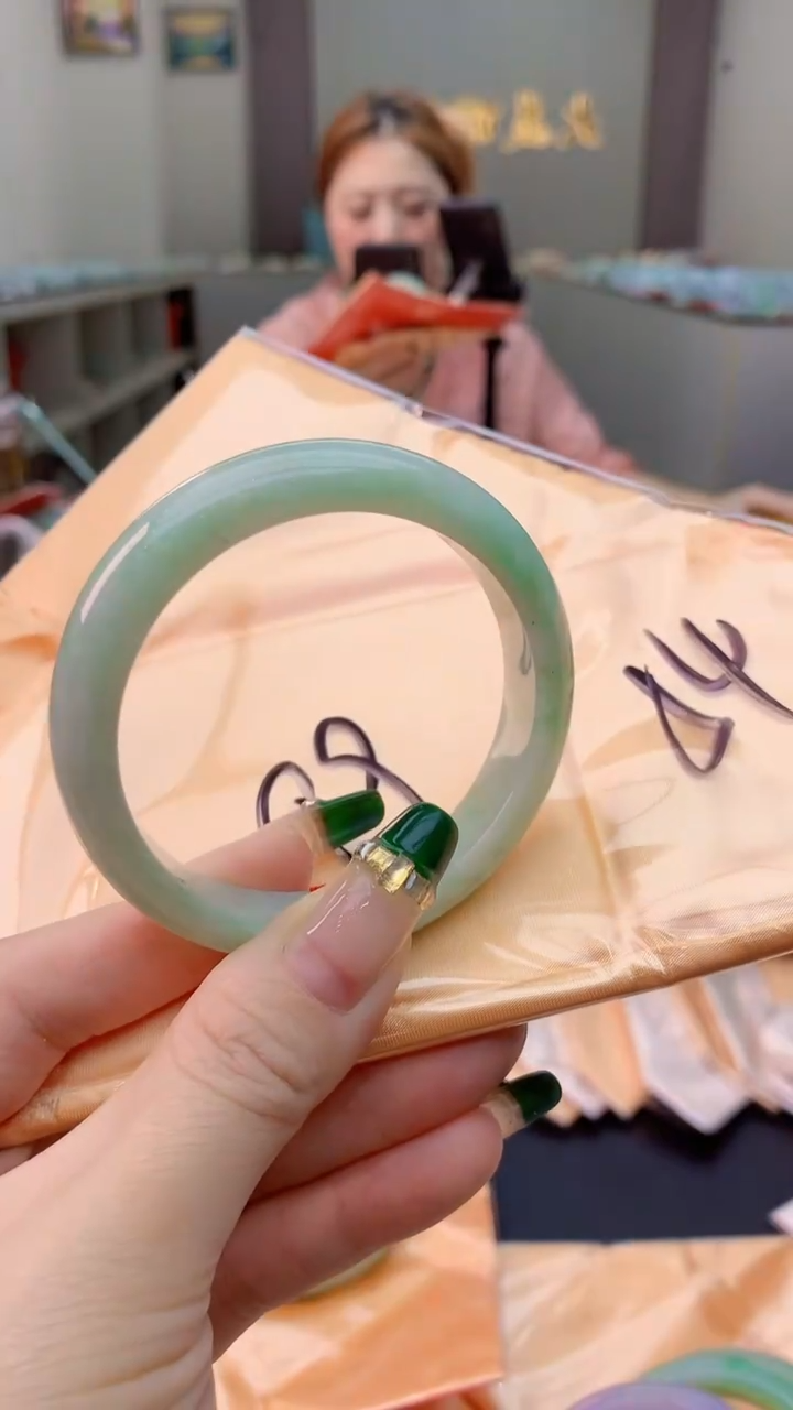 翡翠手镯未镶嵌0801915073