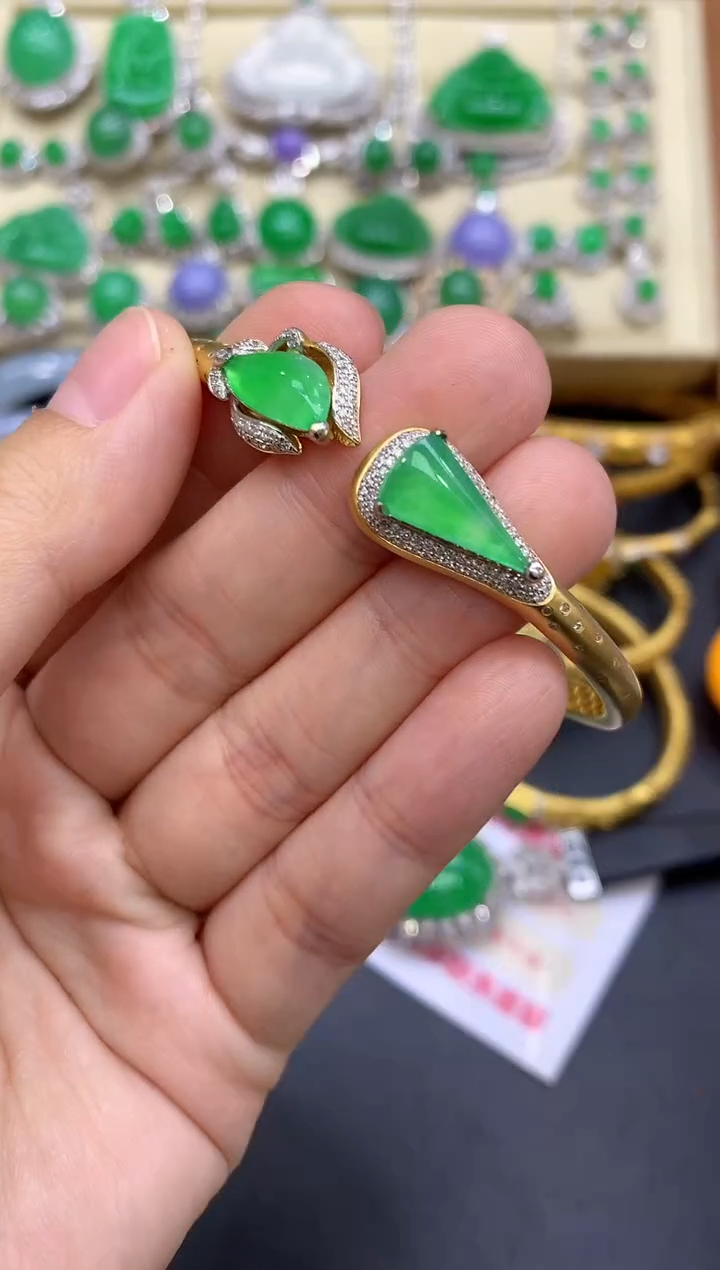 18K金镶嵌手镯翡翠451-中国好珍宝