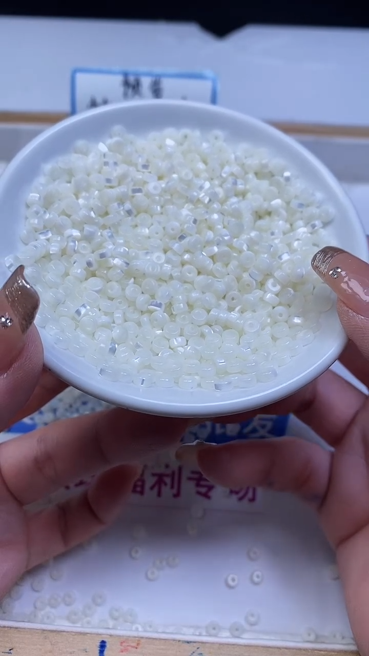 未镶嵌散珠拼合珍珠（马贝珠）A1740 珍 珠 贝直切2*4mm50颗9.9元