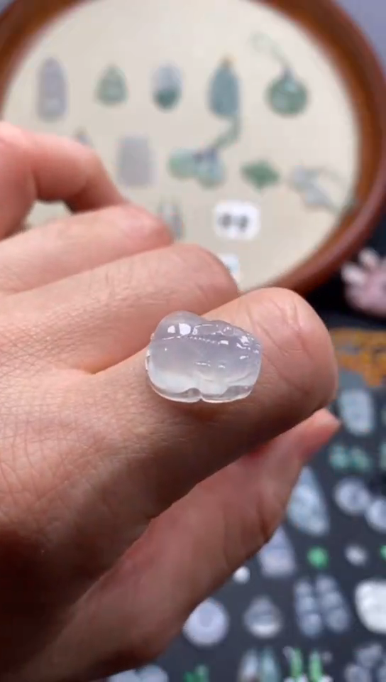 翡翠未镶嵌颈饰冰貔貅/芬