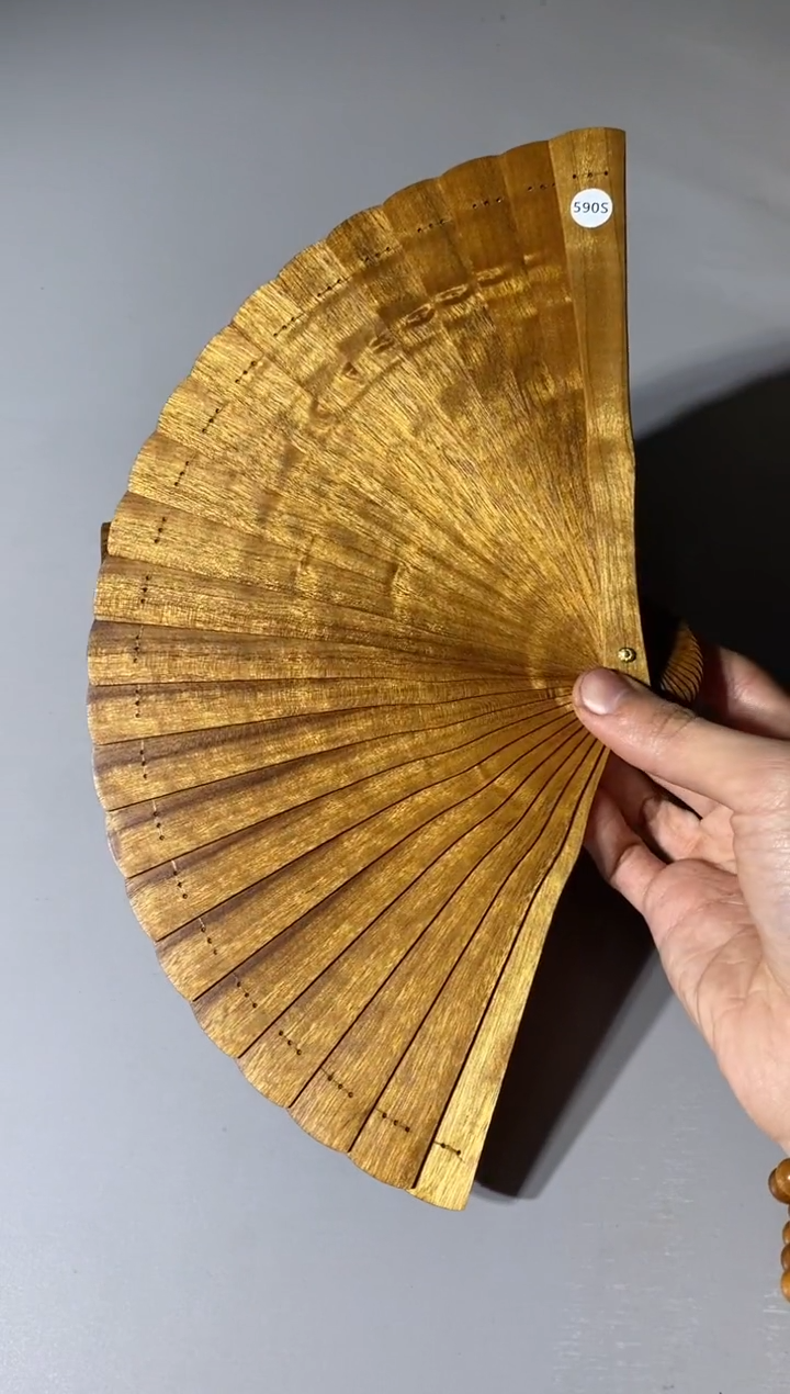 【闪购商品】金丝楠木雕590号18cm金丝楠木小叶桢楠扇子