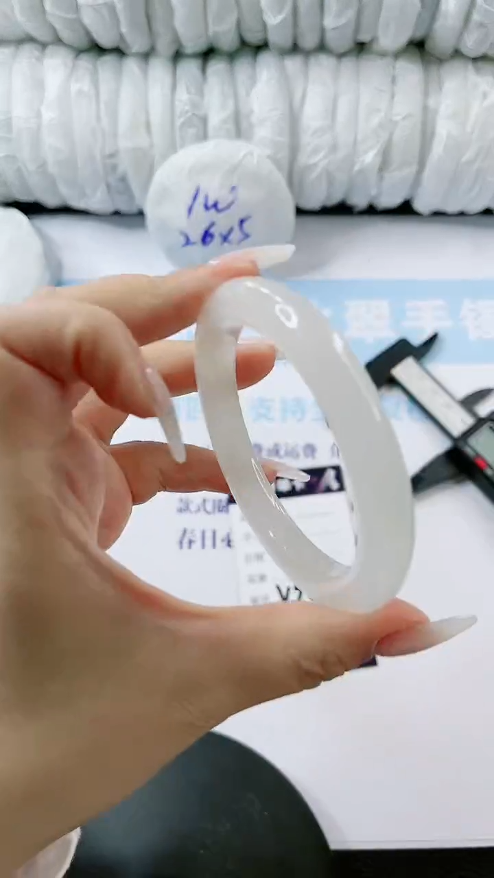 【闪购商品】石英质玉手镯未镶嵌多样性发货V383