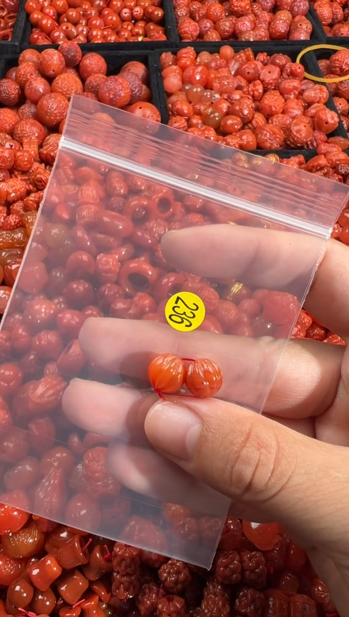 南红玛瑙未镶嵌颈饰1