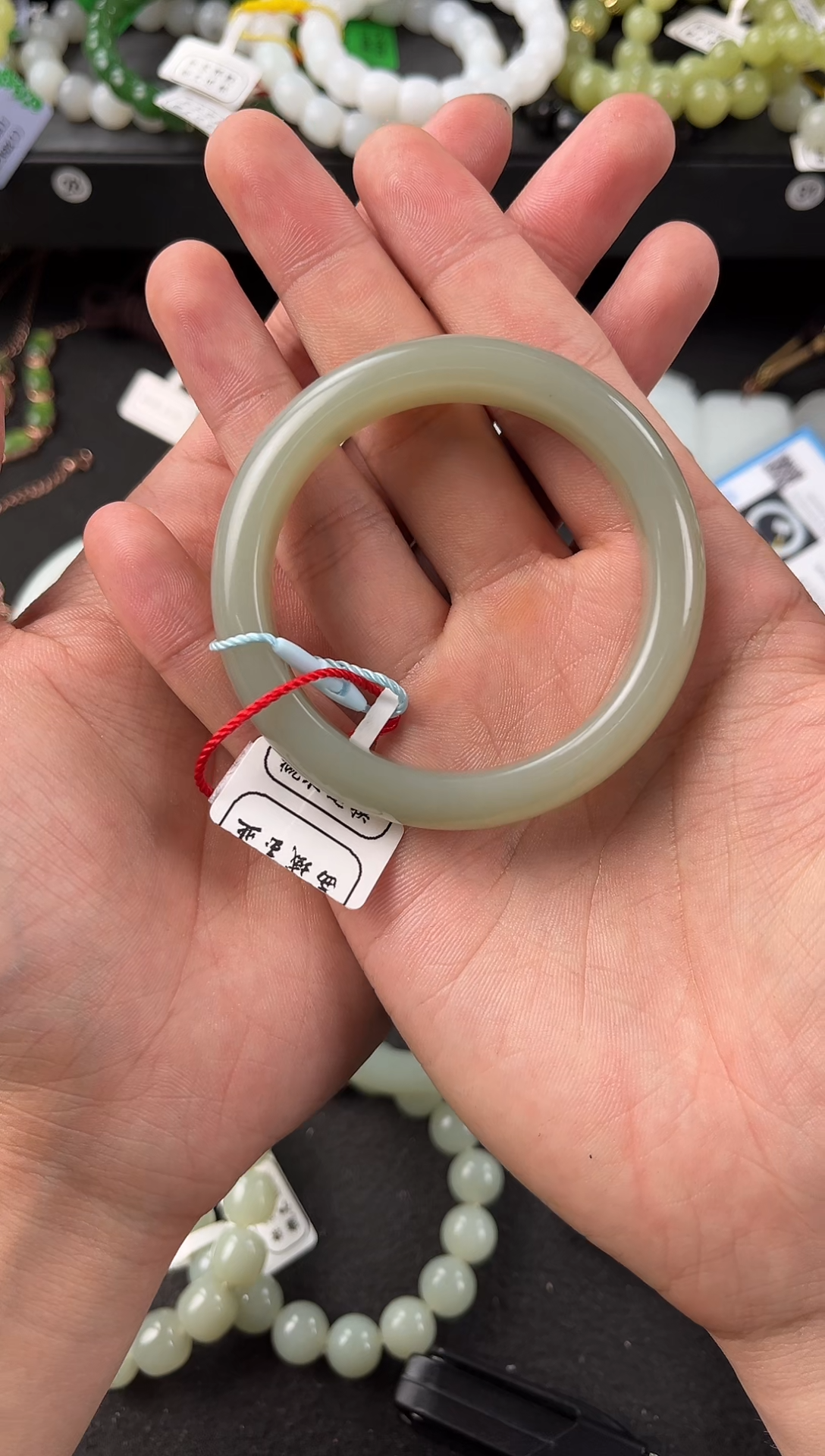 【闪购商品】和田玉手镯未镶嵌且末青白手镯卡51.5微色差
