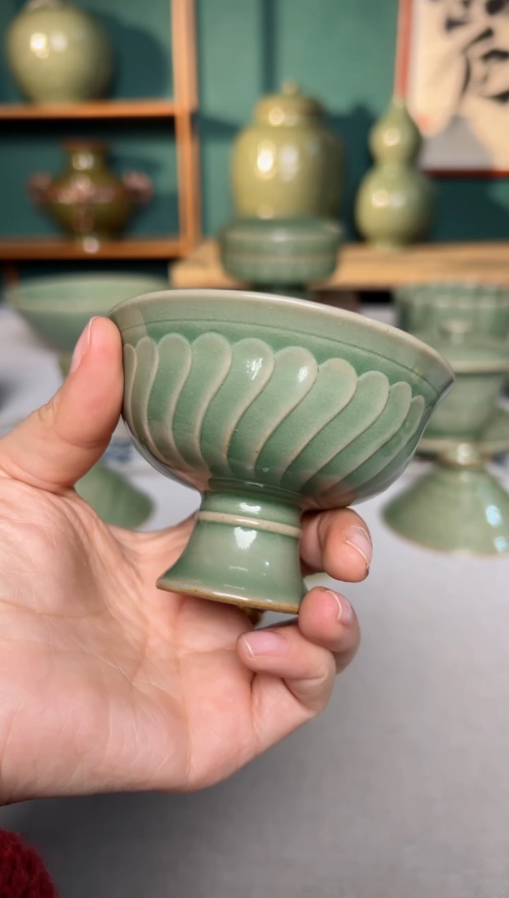 【闪购商品】其他纯手工秘色内外双刻折扇纹高足杯