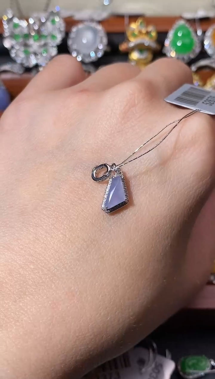 【闪购商品】翡翠颈饰18K金镶嵌吊坠