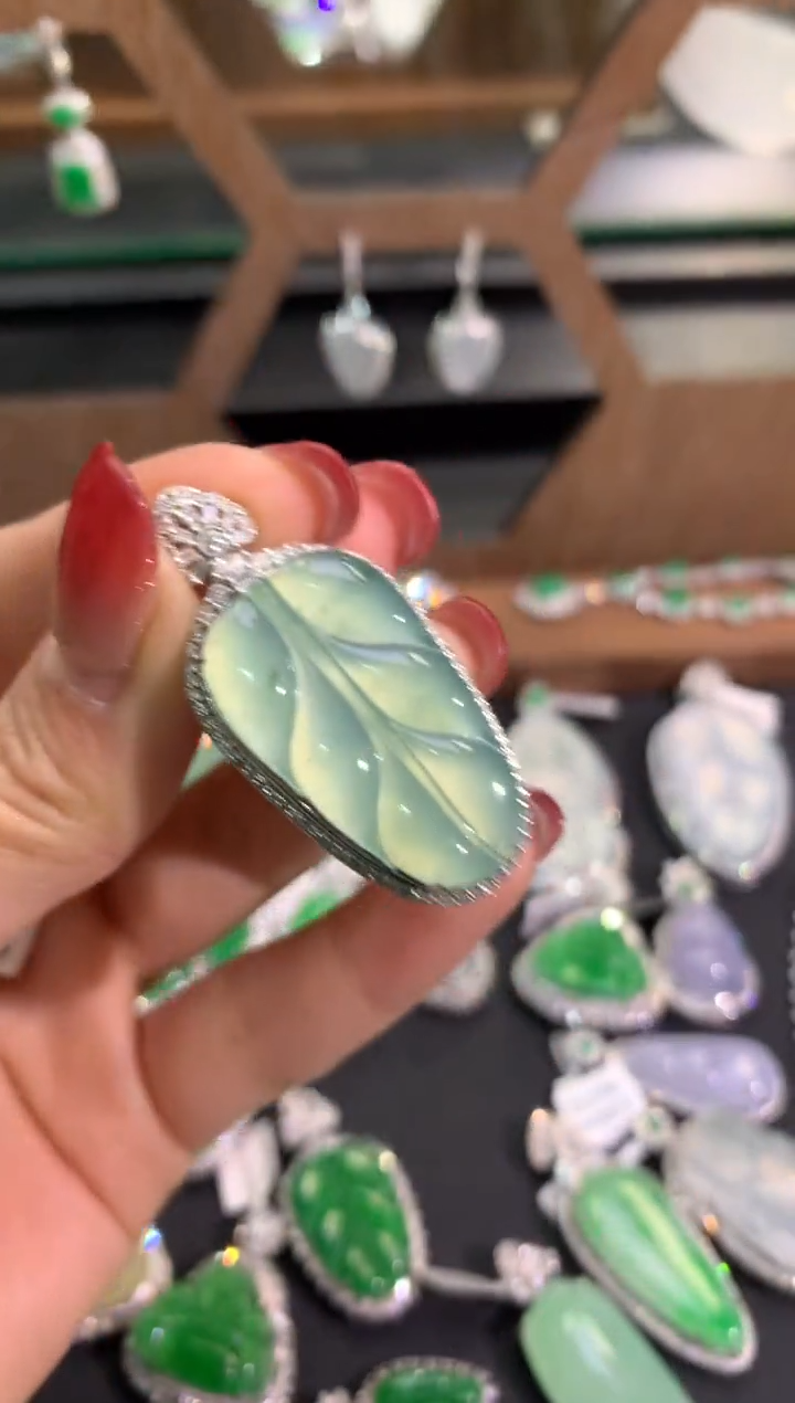 【闪购商品】翡翠吊坠(不含链)18K金镶嵌吊坠