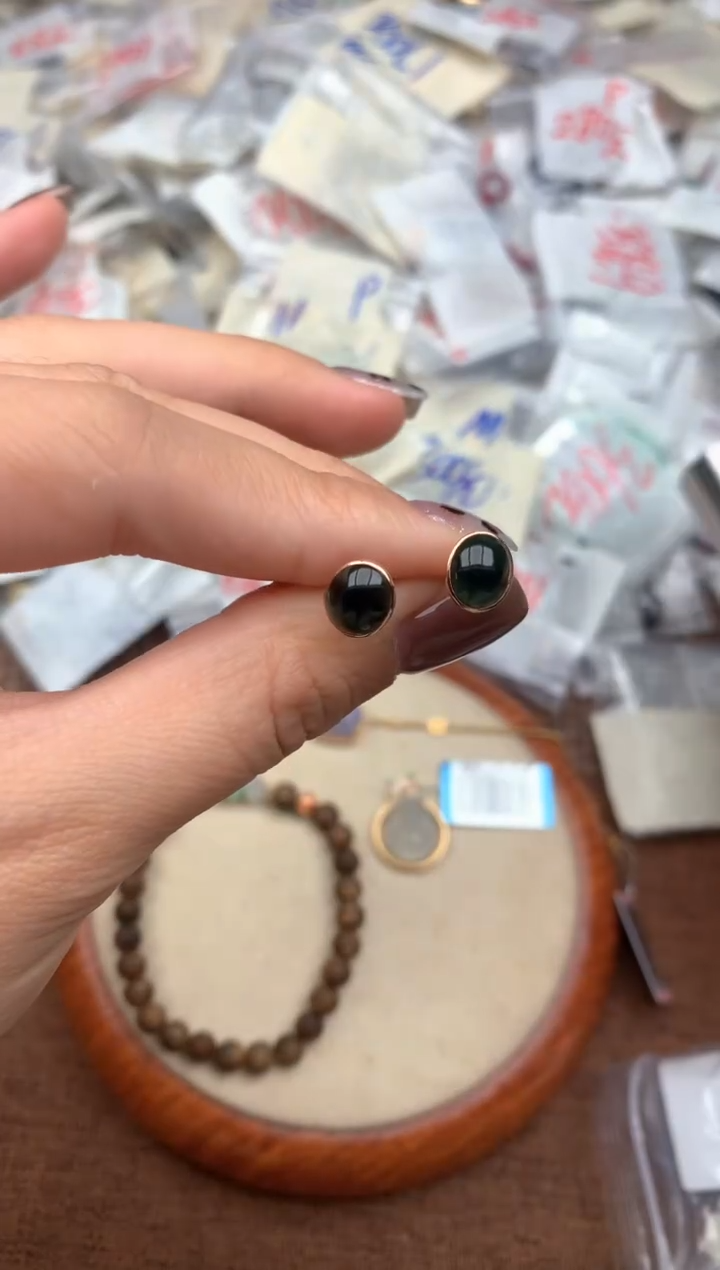 18K金镶嵌挂件翡翠—