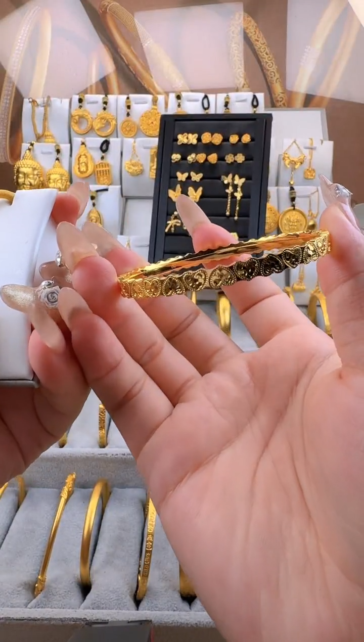 无足银艳****6爱心碎碎冰手镯  总重20g外2.2g