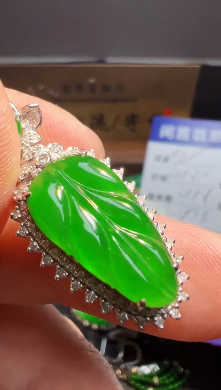 【闪购商品】翡翠颈饰18K金镶嵌翡翠回流