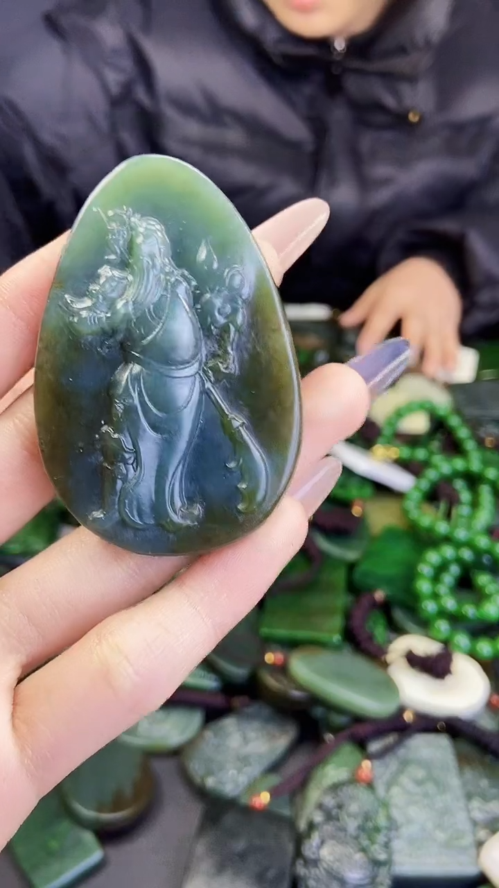 颈饰未镶嵌和田玉1