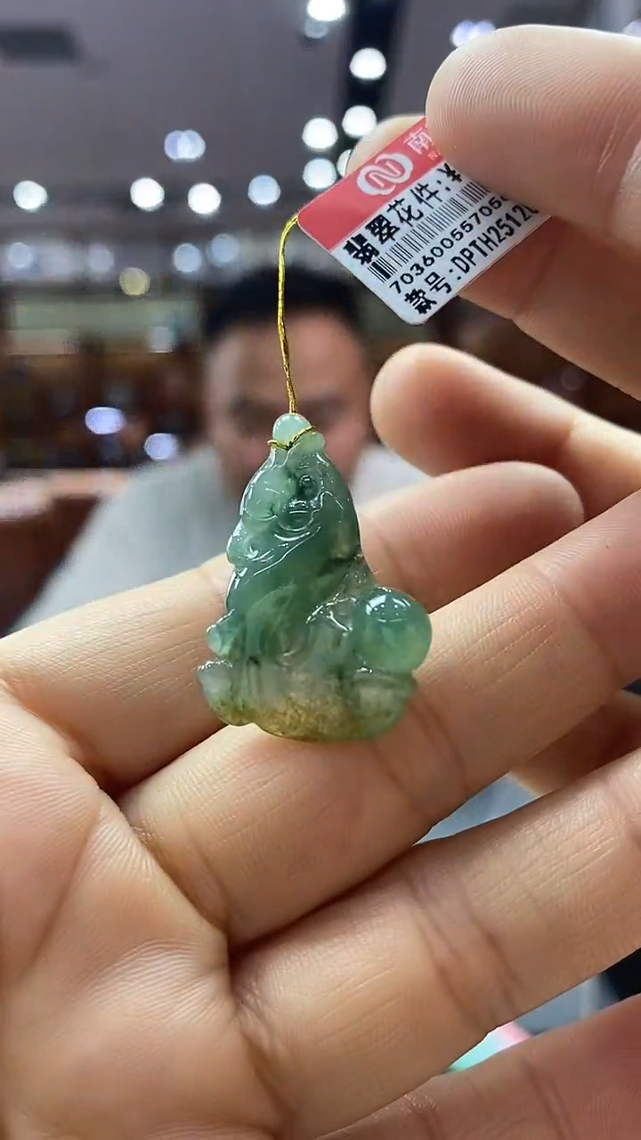 颈饰未镶嵌翡翠白菜