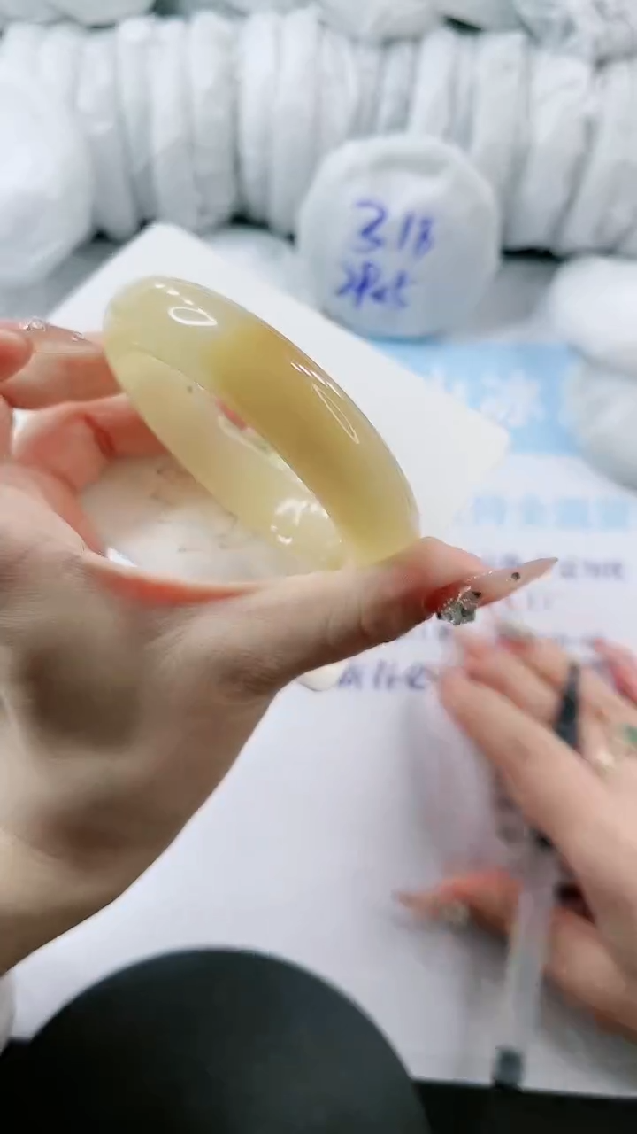 【闪购商品】石英质玉手镯未镶嵌多样性发货S574