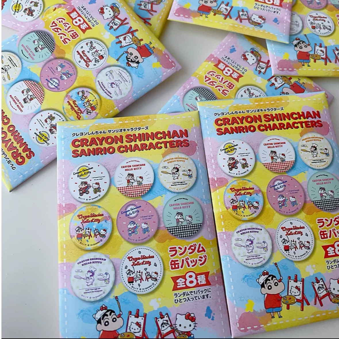 日谷·蜡笔小新正品双叶社限定HelloKitty合作款盲盒徽章吧唧