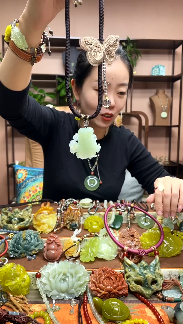 未镶嵌岫玉吊坠·