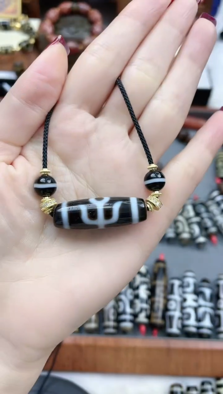 【闪购商品】玛瑙/玉髓手串未镶嵌黑白贵人