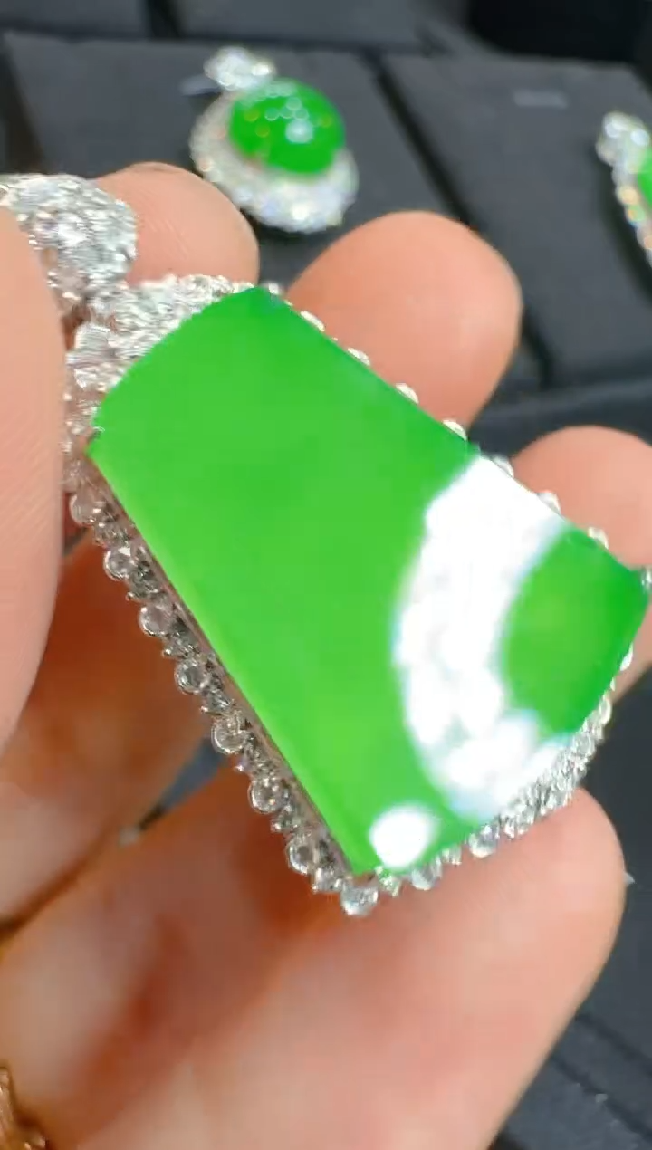 翡翠18K金镶嵌吊坠(不含链)多样性团购发一件