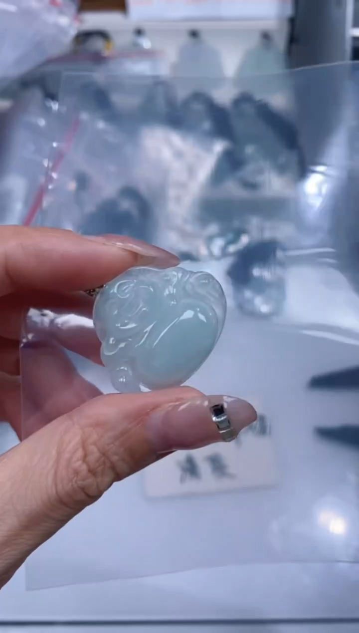 颈饰未镶嵌翡翠吊坠