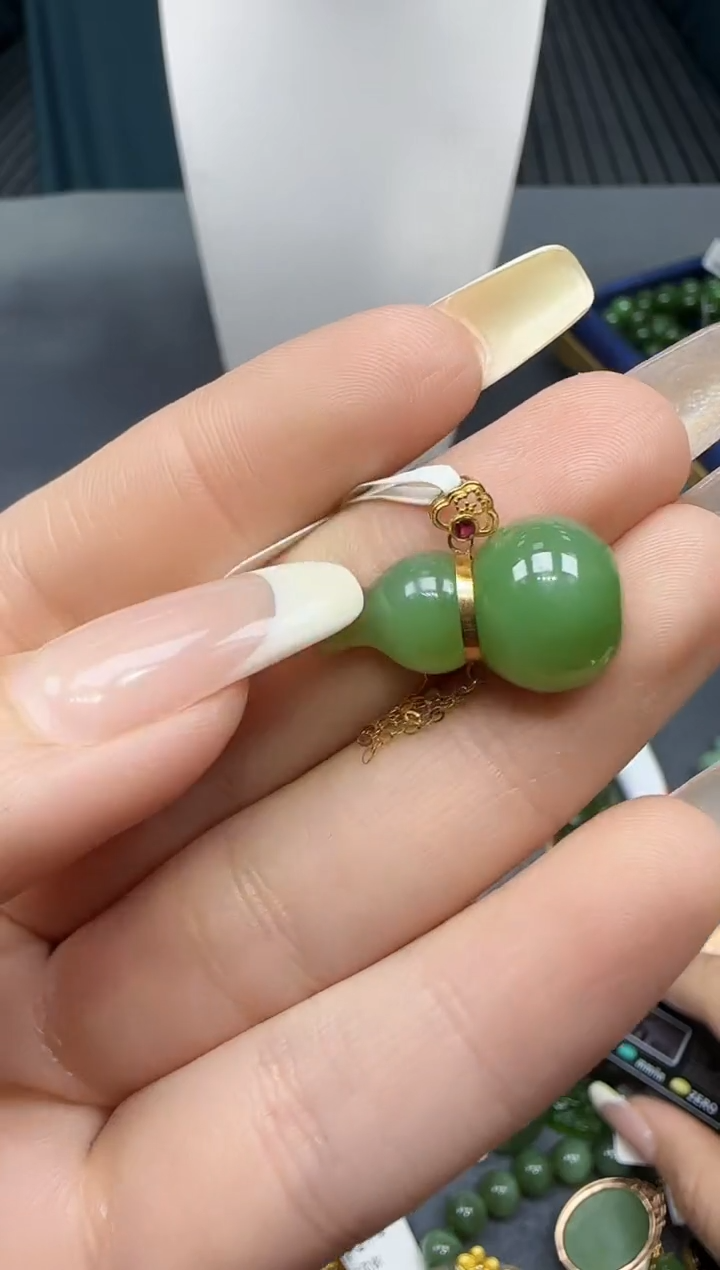 【闪购商品】和田玉挂件18K金镶嵌1