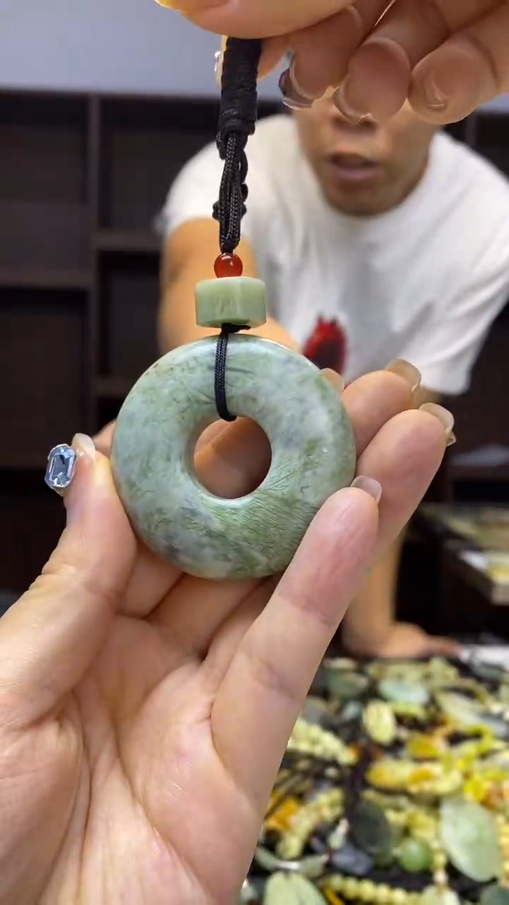 未镶嵌岫玉挂件  