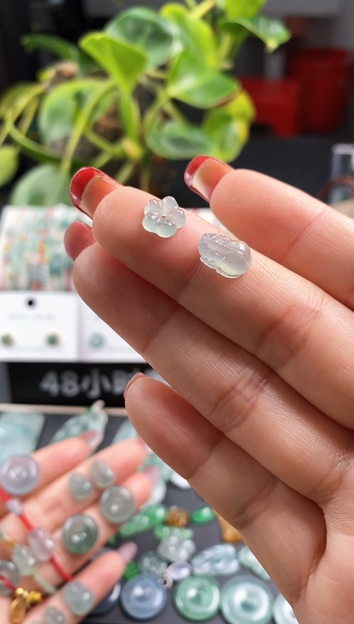 【闪购商品】翡翠颈饰未镶嵌貔貅小花